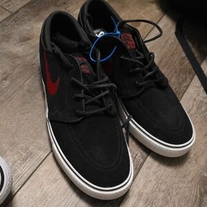 NWT Men's Nike SB Stefan Jankowski's OG in Black/Red.